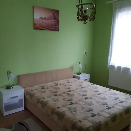Lusti Apartman Διαμέρισμα *