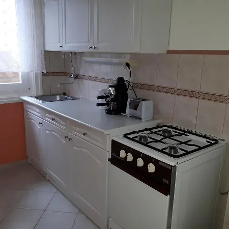 Lusti Apartman *