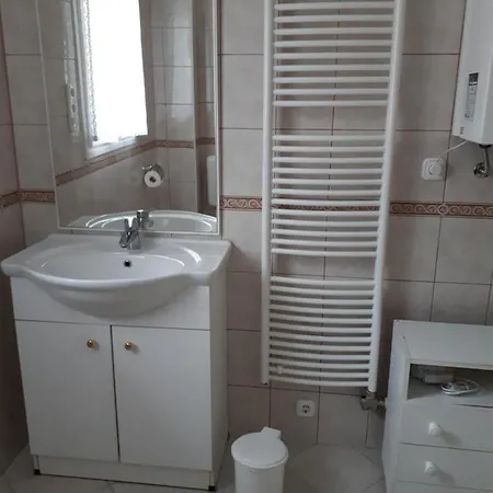 Lusti Apartman