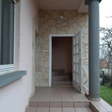 Διαμέρισμα Lusti Apartman *